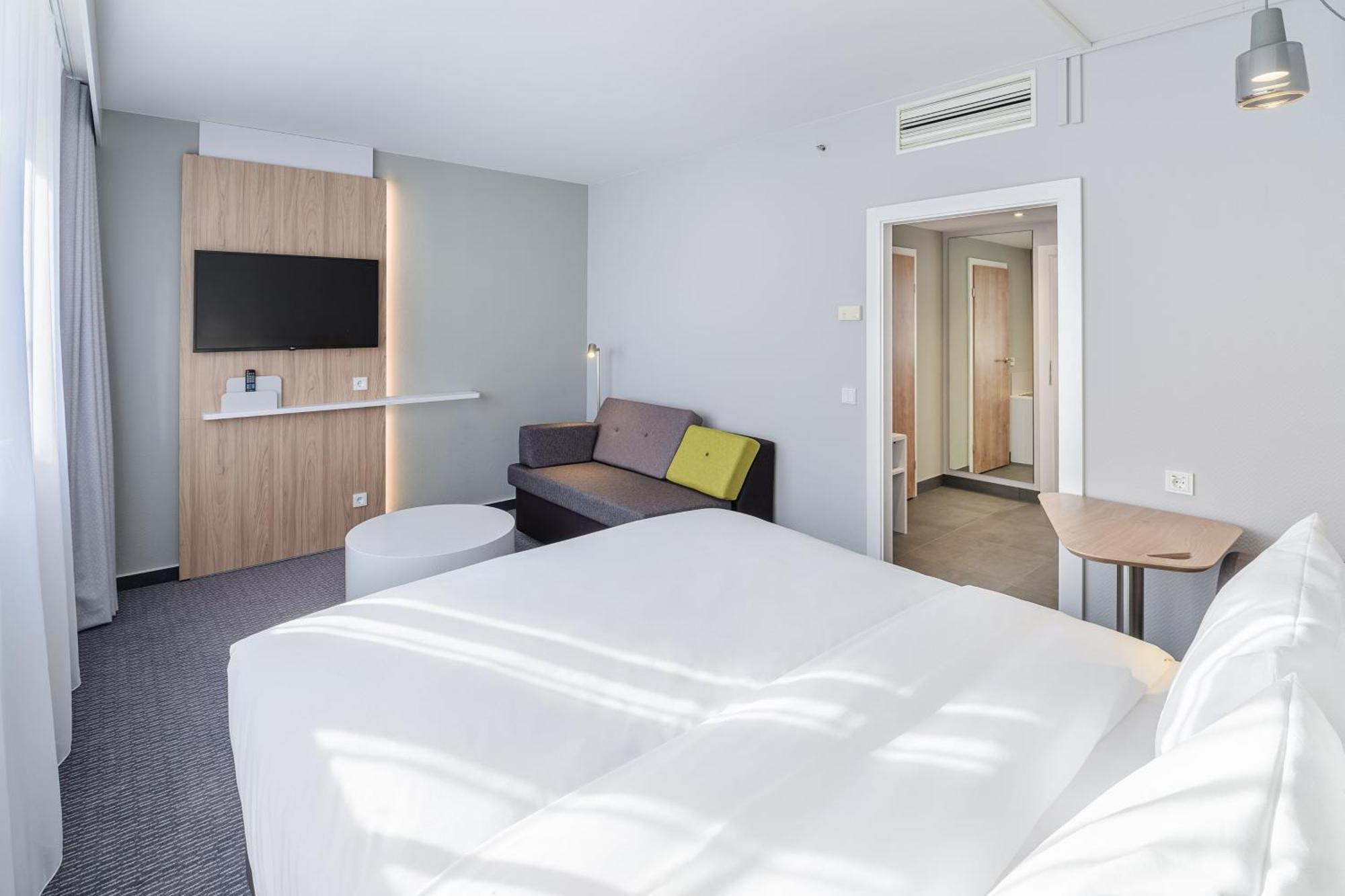 Holiday Inn Express Dresden Zentrum By Ihg Exterior foto